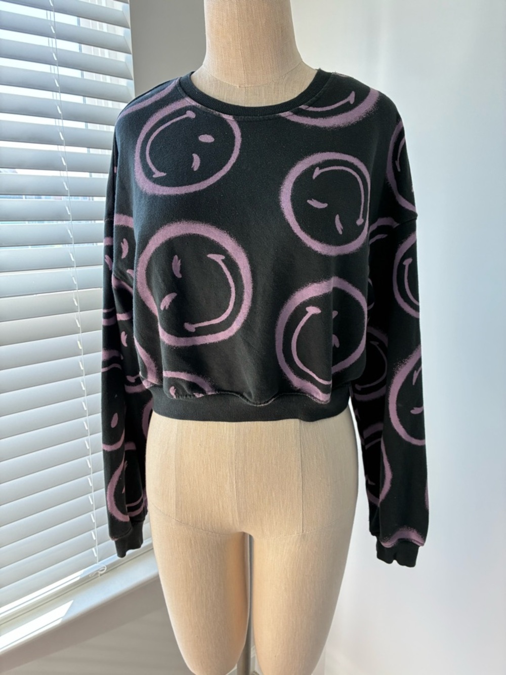 Smiley World x H&M Girl's Cropped Long Sleeve Sweatshirt